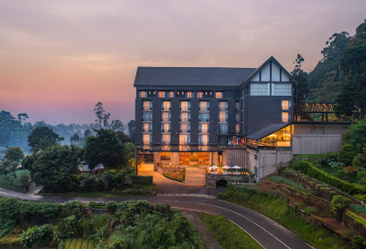 The Golden Ridge Hotel