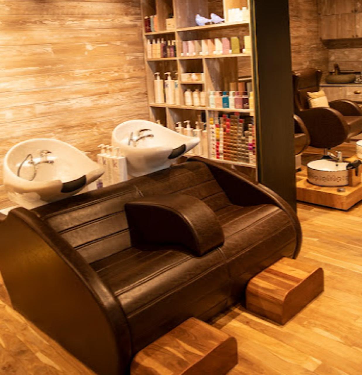 Base hair and Nail studio
