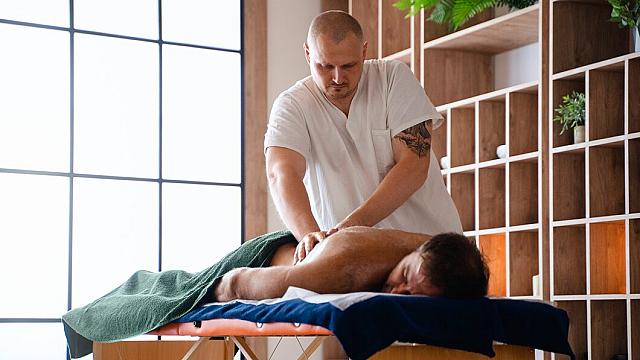 Deep Tissue Massage by Chandu/Home & Hotel Visit/Personal Trainer