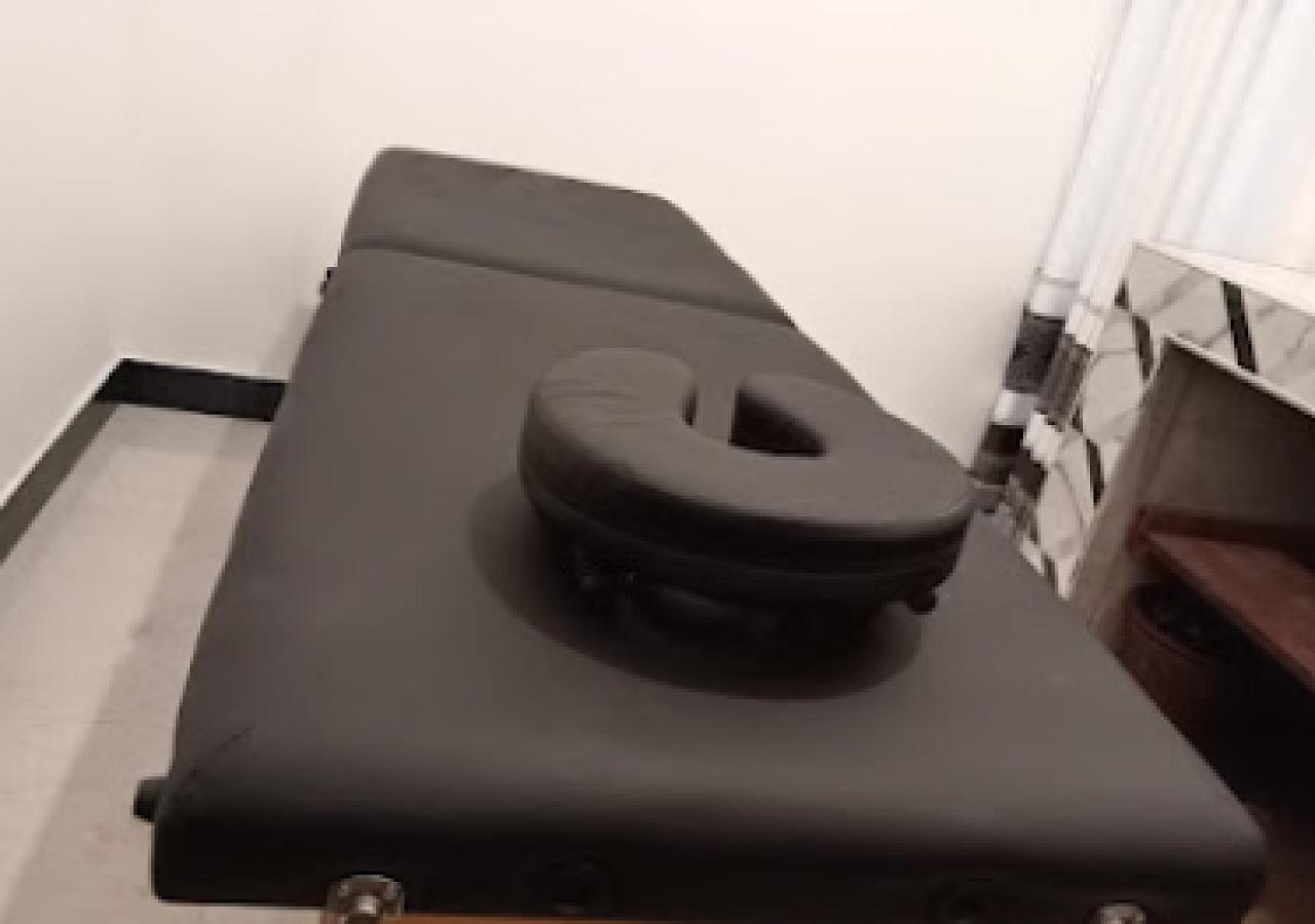 Ceylon Sports Therapy\Massage Professionals\ Sports physiotherapy consultation/Deep tissue and Sports Massage