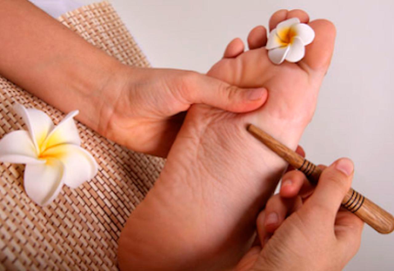 පාද CARE