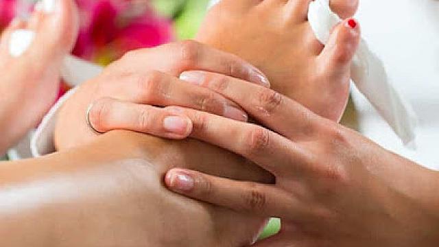 පාද CARE